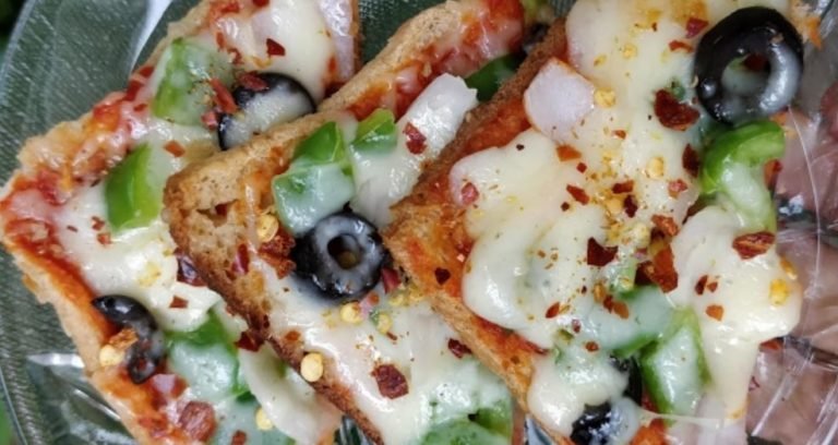 Quick and Easy Pizza Toast at Home