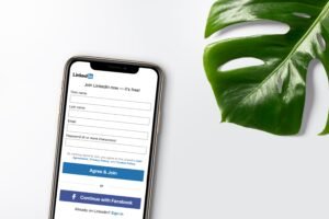 5 reasons why every professional must have a LinkedIn profile
